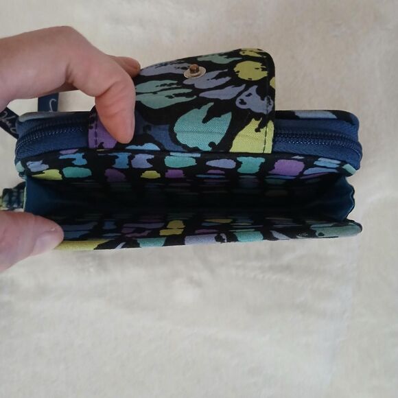 Vera Bradley All-In-One wristlet wallet in the "Indigo Pop" floral pattern - Picture 3 of 4